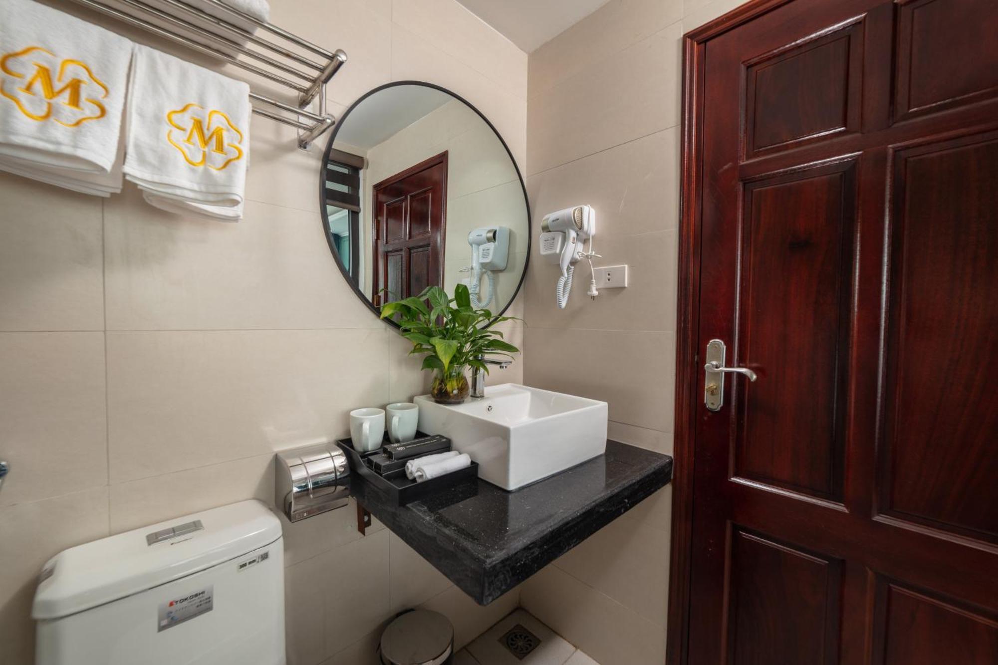 Madelise Adora Hotel & Travel Hanoi Exterior photo